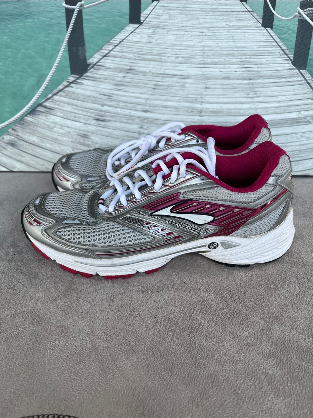 USED, Brooks Women’s Silver & Pink Training Sneakers